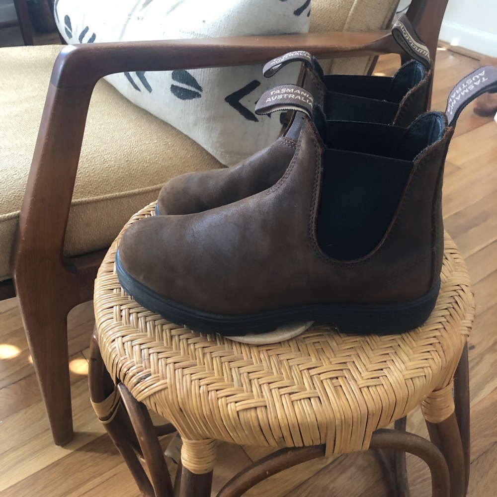 Basically new chocolate brown blundstones